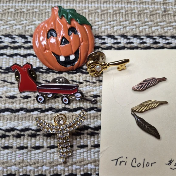 Vintage Pin Lot Angel Red Wagon Key Red Dress Pumpkin Feathers - Picture 1 of 3